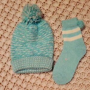 Target - Turquoise Knit Hat and Sock Set NWT
